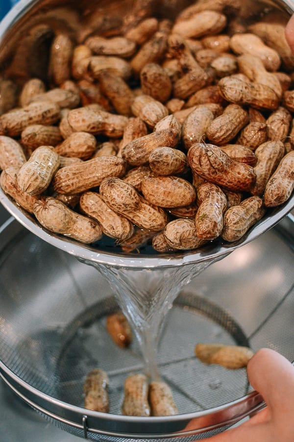 Washing fresh raw peanuts, cwww5.fioekdjsdas.cf