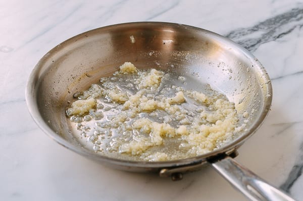 Garlic lightly fried in oil, cwww5.fioekdjsdas.cf