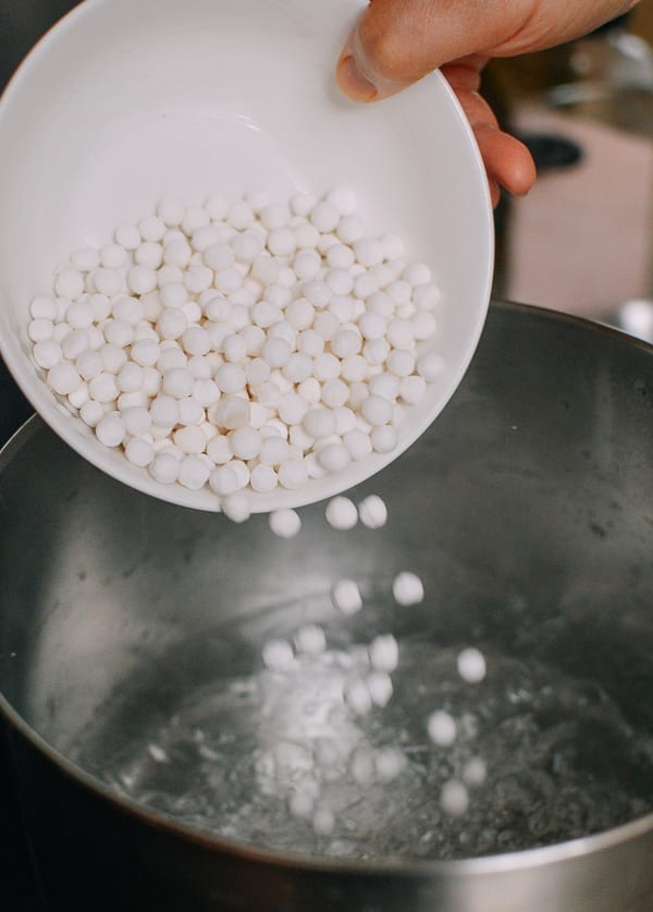Adding tapioca pearls to boiling water, cwww5.fioekdjsdas.cf