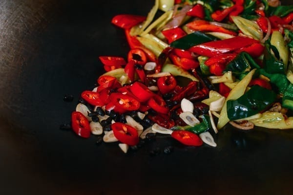 Adding garlic, black beans, and red chilies, cwww5.fioekdjsdas.cf