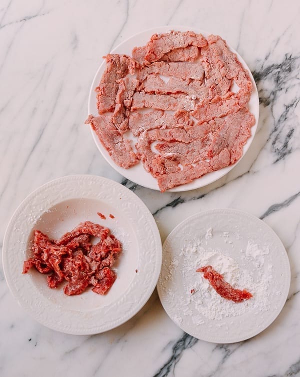 Marinating and dredging beef in cornstarch, cwww5.fioekdjsdas.cf