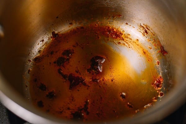Frying doubanjiang in oil, cwww5.fioekdjsdas.cf