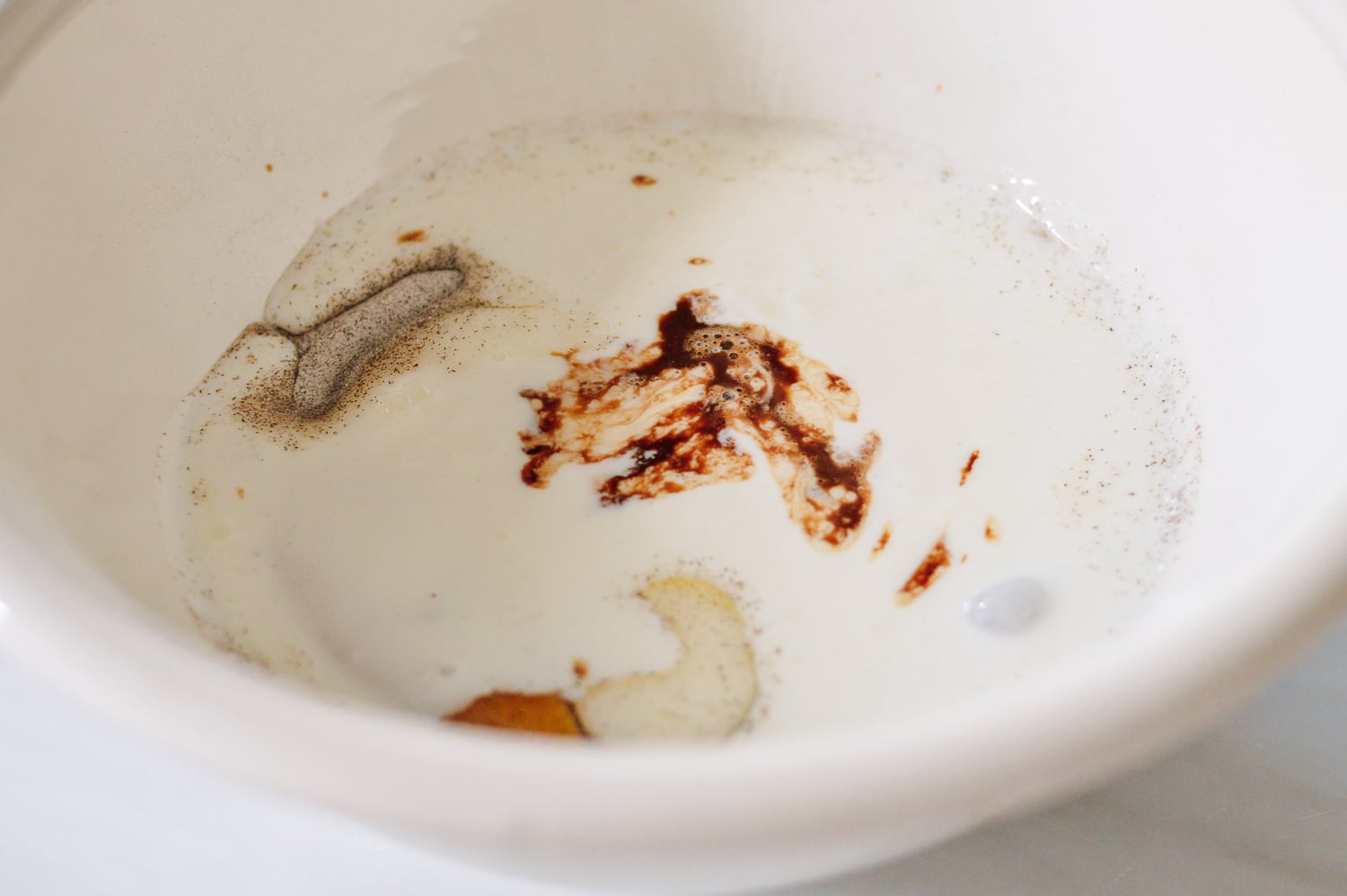 Adding wet ingredients to pancake batter, cwww5.fioekdjsdas.cf