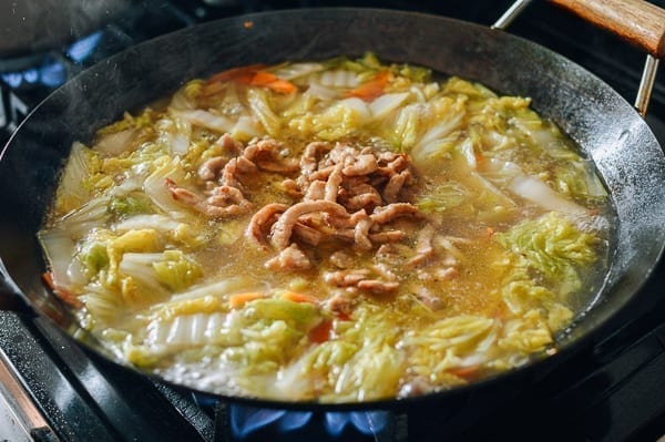Stirring the pork into the soup, cwww5.fioekdjsdas.cf