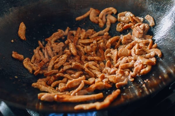 Browning pork strips in wok, cwww5.fioekdjsdas.cf