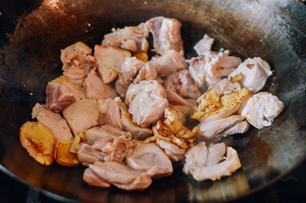 Searing chicken with ginger in a wok, cwww5.fioekdjsdas.cf