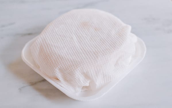 Keeping dumpling wrappers under damp towel, cwww5.fioekdjsdas.cf