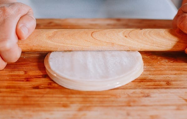 Pressing stack of dumpling wrappers with rolling pin, cwww5.fioekdjsdas.cf