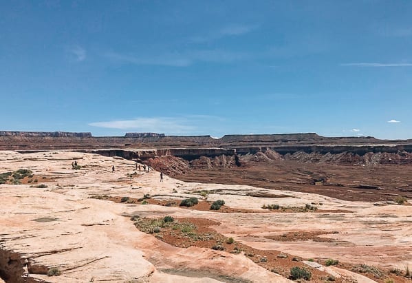 walking along Black Crack on the White RIM trail by cwww5.fioekdjsdas.cf