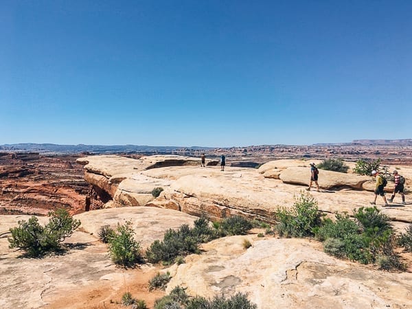 scenic trail walk near white crack on White rim trail in Canyonlands by cwww5.fioekdjsdas.cf