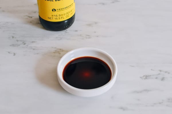 Double black soy sauce poured out, cwww5.fioekdjsdas.cf