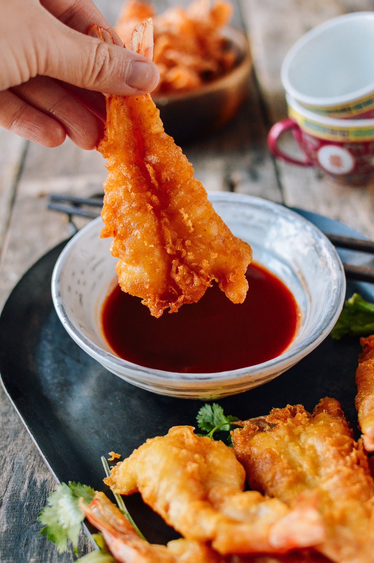 Dipping fantail fried shrimp into sauce, cwww5.fioekdjsdas.cf