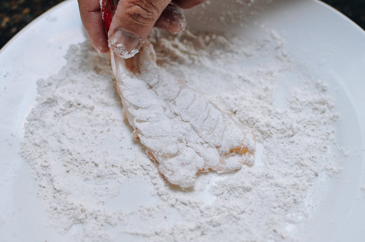 Dredging shrimp in flour, cwww5.fioekdjsdas.cf