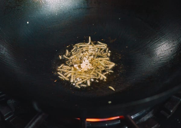 Julienned ginger in wok, cwww5.fioekdjsdas.cf