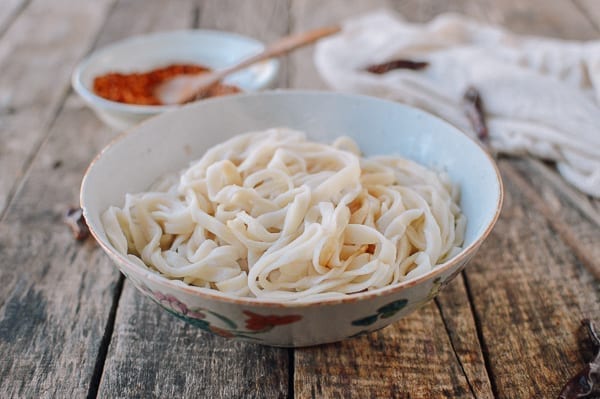 Cooked handmade Chinese noodles in bowl, cwww5.fioekdjsdas.cf