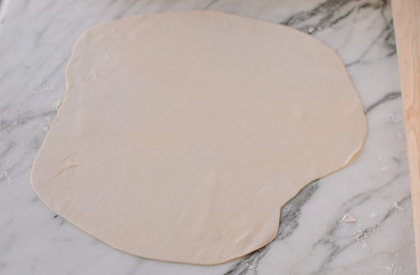 Rolling dough out into thin sheet, cwww5.fioekdjsdas.cf