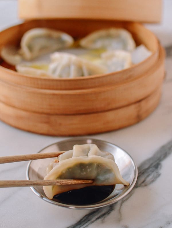 Dipping dumpling in sauce, cwww5.fioekdjsdas.cf