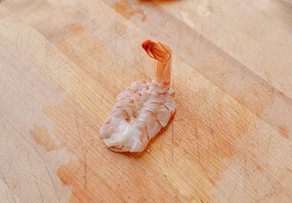 Butterflied shrimp with tail in the air, cwww5.fioekdjsdas.cf
