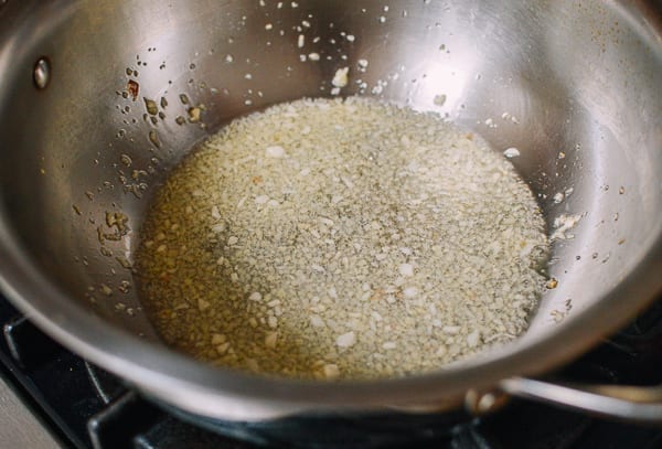 Minced ginger and garlic cooking in oil, cwww5.fioekdjsdas.cf