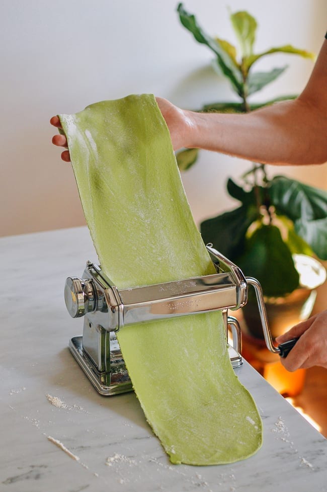 Rolling spinach pasta dough through pasta roller, cwww5.fioekdjsdas.cf