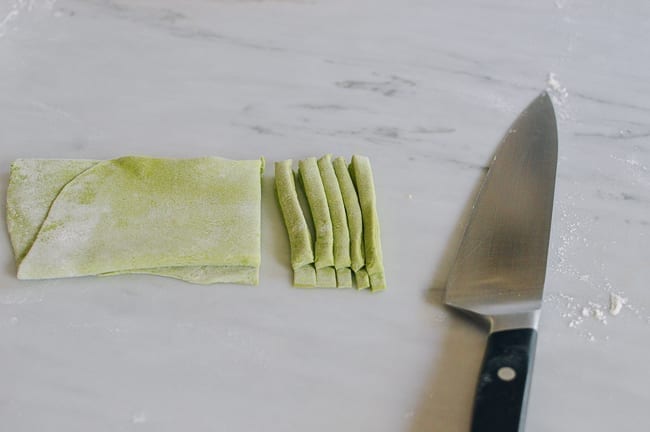 Hand cutting noodles, cwww5.fioekdjsdas.cf