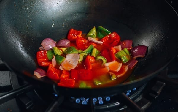 Adding sweet and sour sauce to onions and peppers, cwww5.fioekdjsdas.cf