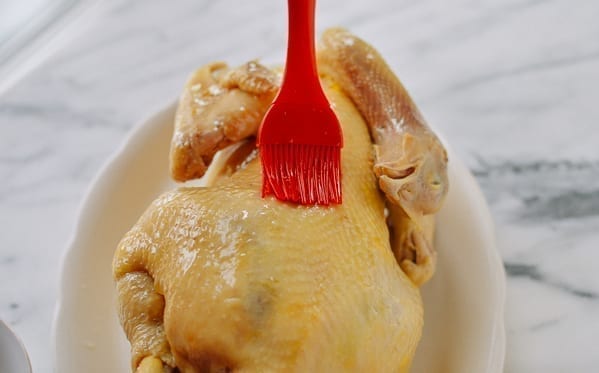 Brushing poached chicken with oil, cwww5.fioekdjsdas.cf