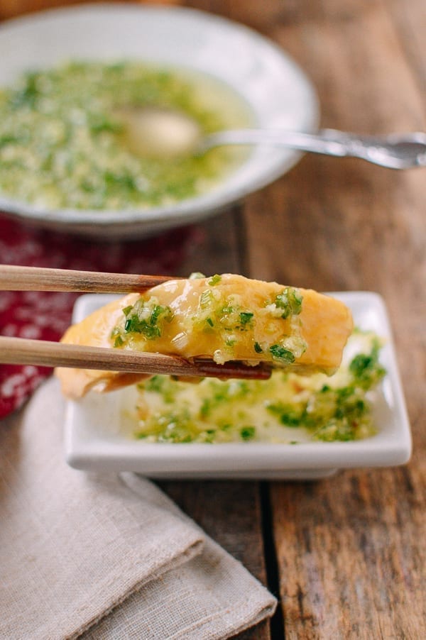 Chinese Poached Chicken dipped in ginger scallion sauce, cwww5.fioekdjsdas.cf
