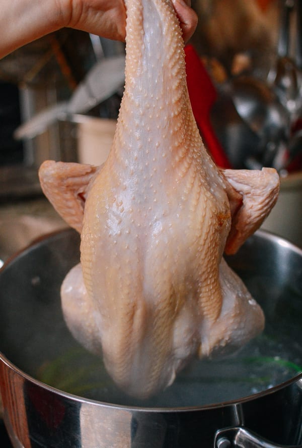 Lowering chicken into the pot, cwww5.fioekdjsdas.cf