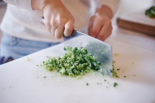 Chopping bok choy, cwww5.fioekdjsdas.cf