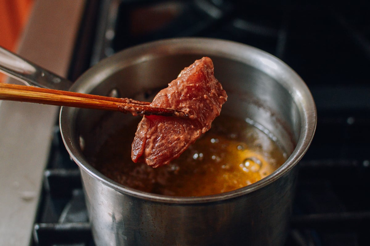 Add pork rib to frying oil, cwww5.fioekdjsdas.cf