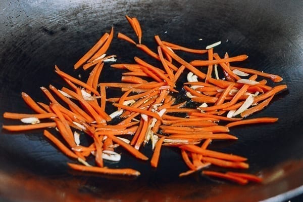 Julienned carrots in wok, cwww5.fioekdjsdas.cf