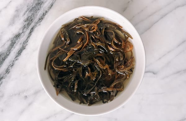 Rehydrated Dried kelp strips in a bowl by cwww5.fioekdjsdas.cf