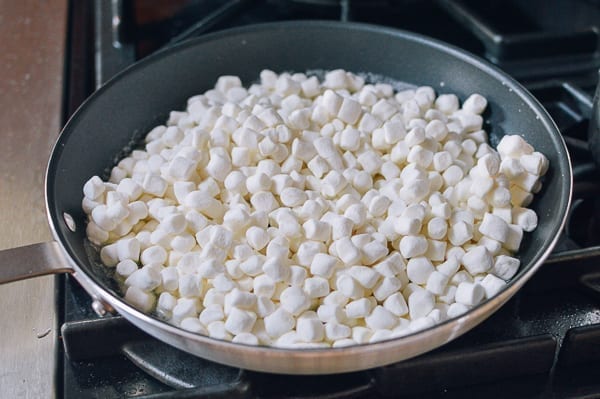 Melting marshmallows in nonstick pan, cwww5.fioekdjsdas.cf