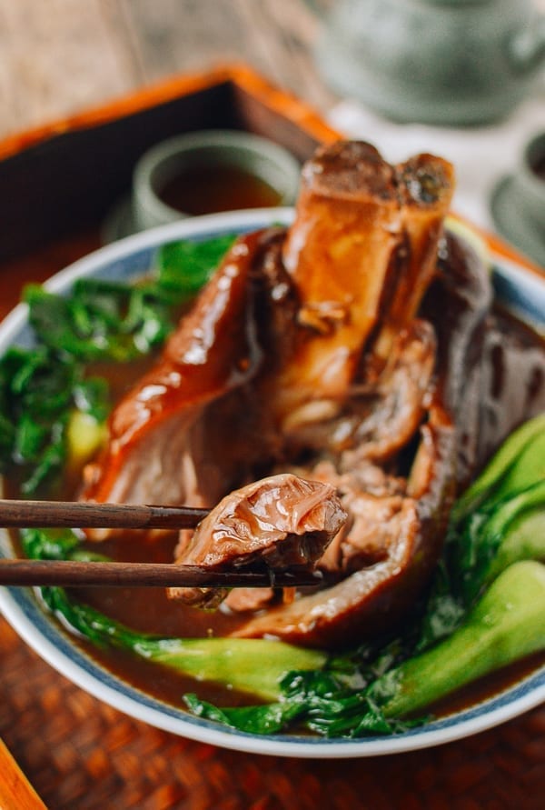 Fall-apart tender Chinese red cooked pork shank, cwww5.fioekdjsdas.cf