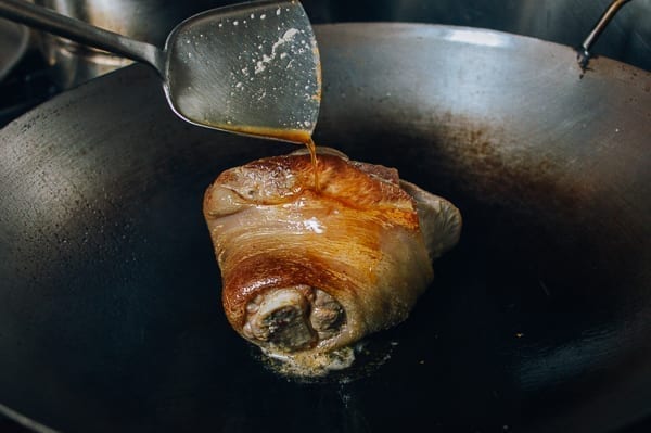 Using hot oil to sear pork front hock, cwww5.fioekdjsdas.cf