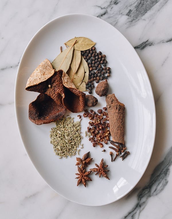 Spices and aromatics for Chinese braised ti pang, cwww5.fioekdjsdas.cf