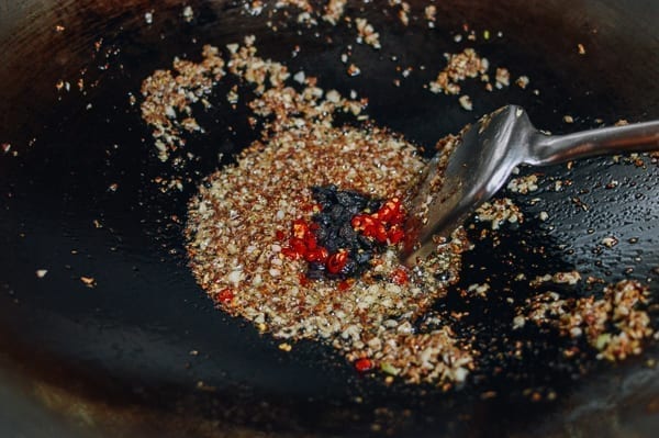 Adding fermented black beans and chilies, cwww5.fioekdjsdas.cf