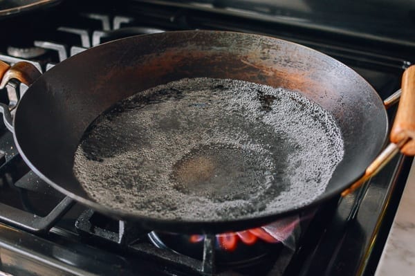 Simmering water in wok, cwww5.fioekdjsdas.cf