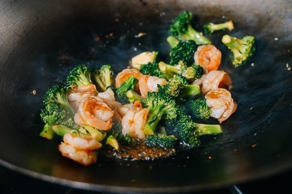Shrimp and Broccoli in wok, cwww5.fioekdjsdas.cf