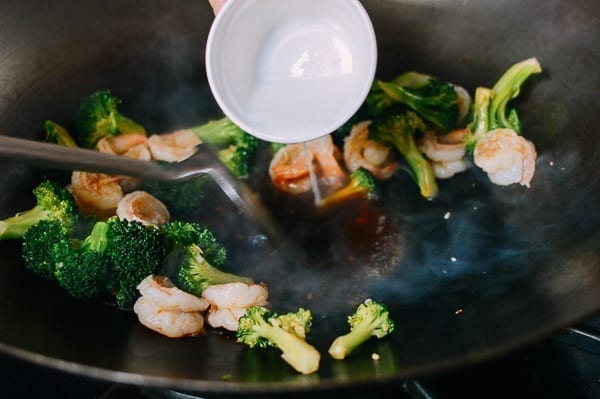 Pouring cornstarch into wok, cwww5.fioekdjsdas.cf