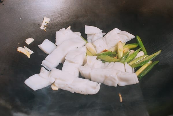 Adding rice noodles to wok, cwww5.fioekdjsdas.cf