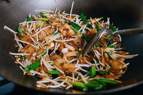 Stir-frying poor man's Thai rice noodles, cwww5.fioekdjsdas.cf