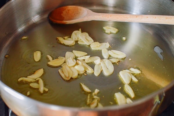 Cooking garlic in olive oil, cwww5.fioekdjsdas.cf