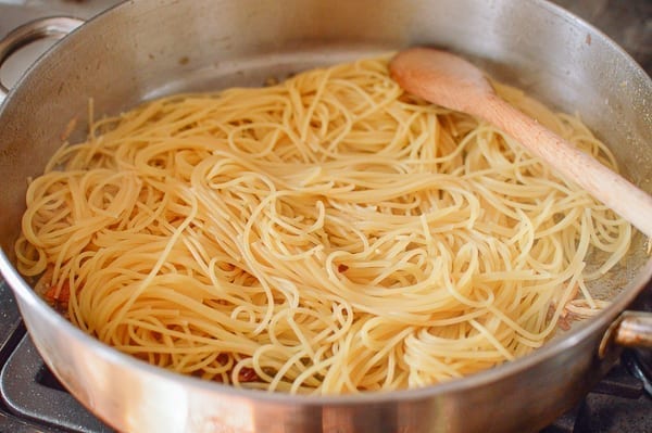 Adding cooked spaghetti to pan, cwww5.fioekdjsdas.cf