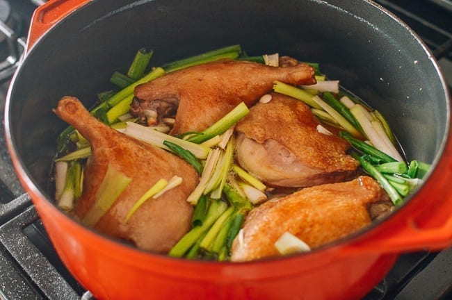 Duck legs in pot with aromatics and braising liquid, cwww5.fioekdjsdas.cf