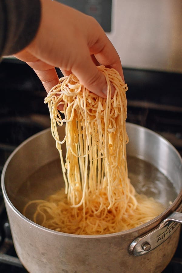 Adding noodles to boiling water, cwww5.fioekdjsdas.cf