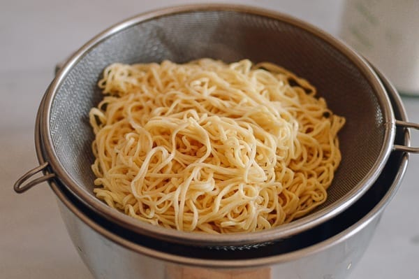 Drained cooked egg noodles, cwww5.fioekdjsdas.cf