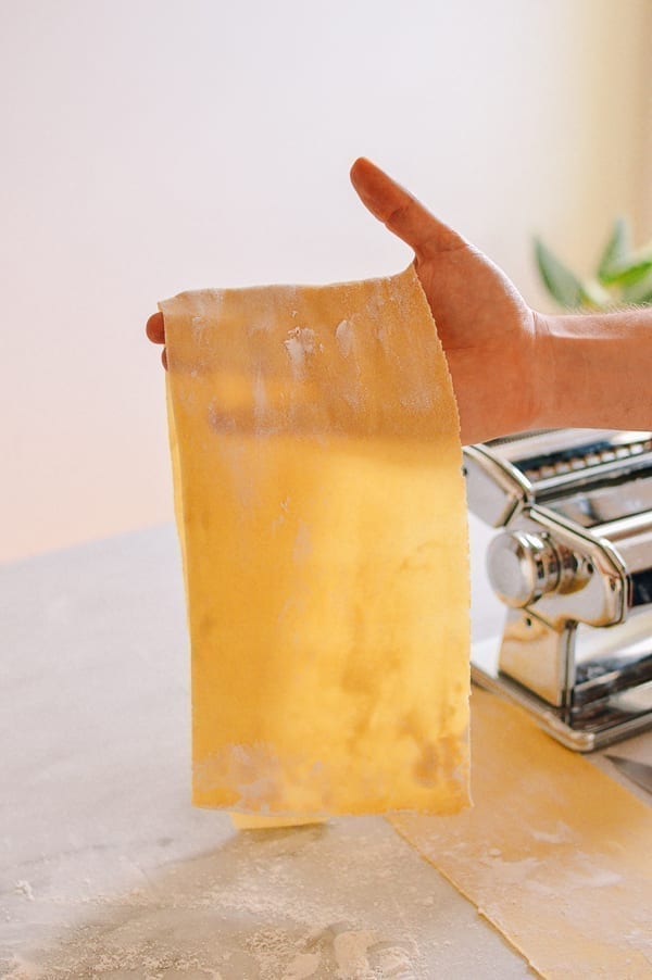 Thin sheet of noodle dough before cutting, cwww5.fioekdjsdas.cf