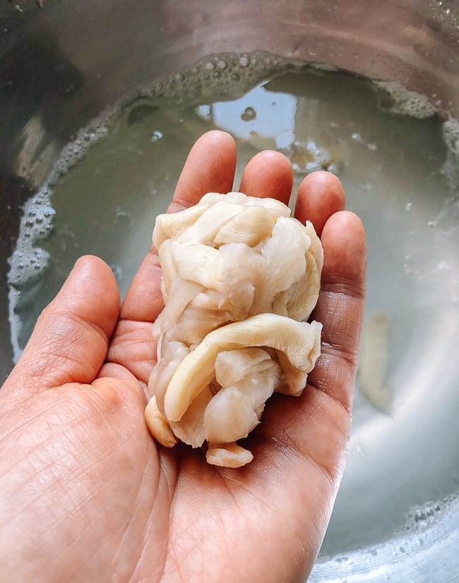 Squeezing water out of the dried daikon, cwww5.fioekdjsdas.cf
